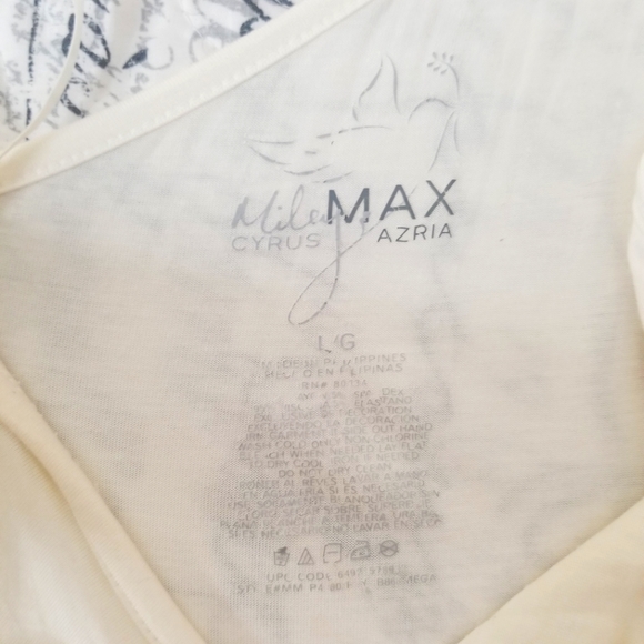 Cute shirt w/ tassel strings - Picture 3 of 3